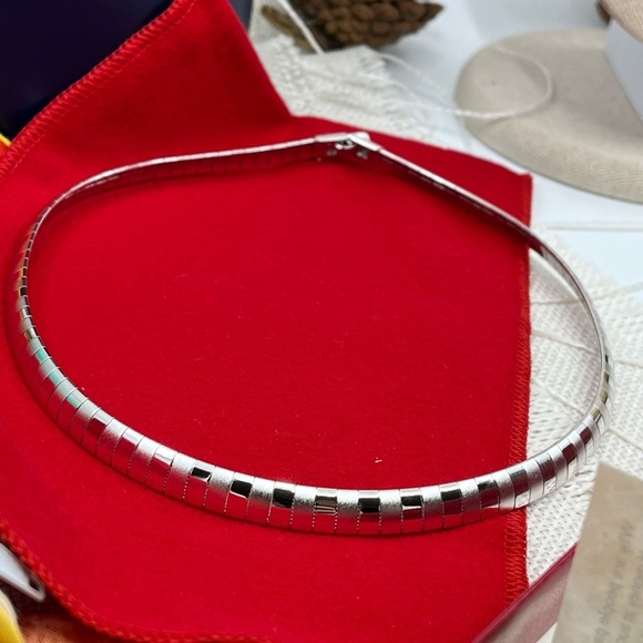 Vintage Kenneth Jay Lane Rhodium-Plated Omega Necklace with Original Box & Pouch - Picture 3 of 17